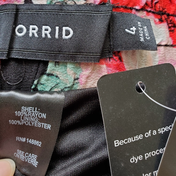 Torrid plus floral ruffle hem shorts, 4XL/ 48", black - Picture 9 of 10